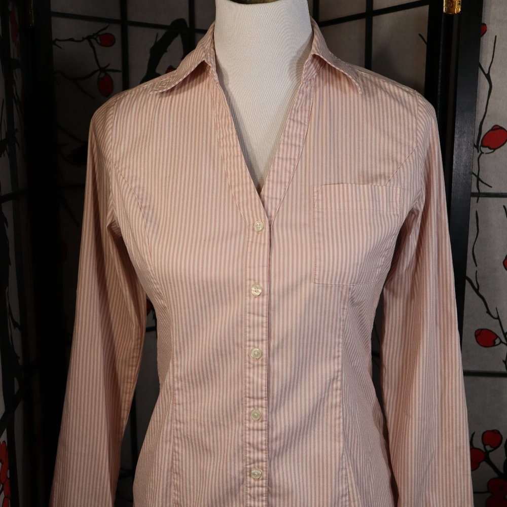Express Essential Stretch Long Sleeved Shirt w/ Shades of Pink Pinstripes, Small